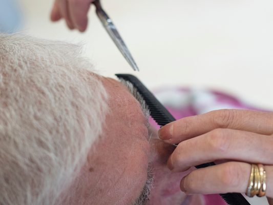 Do Eyebrow Scissors Get Dull? Signs, Causes, and When to Replace Them