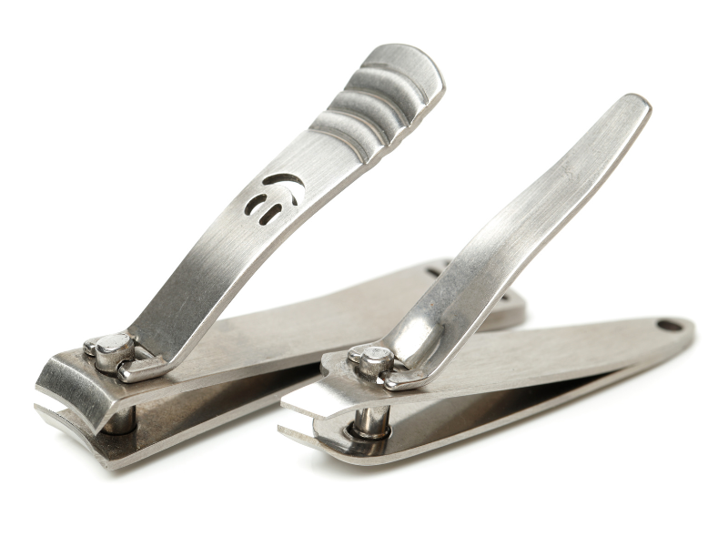 Straight vs. Curved Nail Clippers: What’s the Difference and Which Is Better?