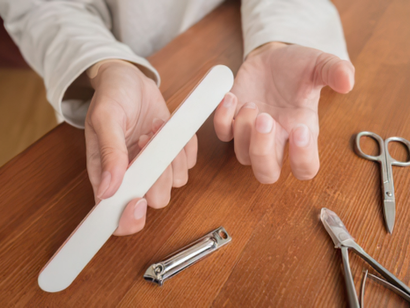 Can You Use a Nail File Instead of Nail Clippers? How to Shorten Nails Safely
