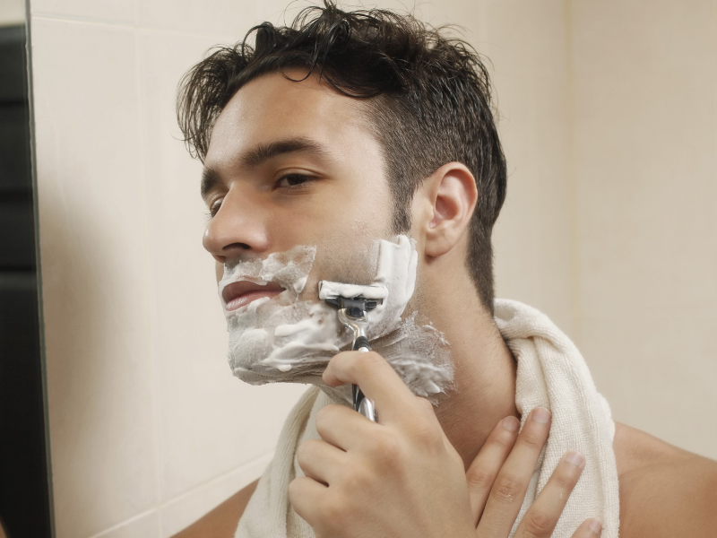 Shaving Routine Guide: Morning vs Night, Weather, Travel, and Lifestyle