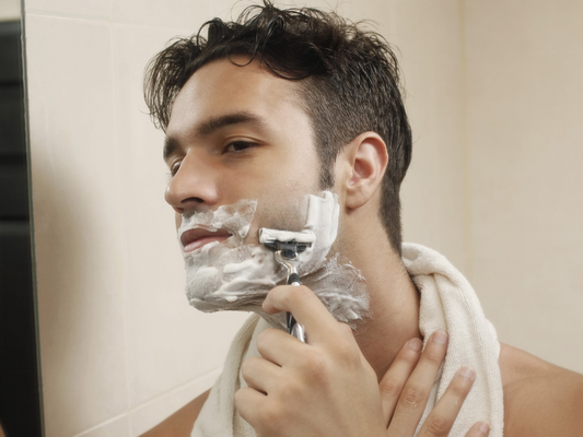 Shaving Routine Guide: Morning vs Night, Weather, Travel, and Lifestyle
