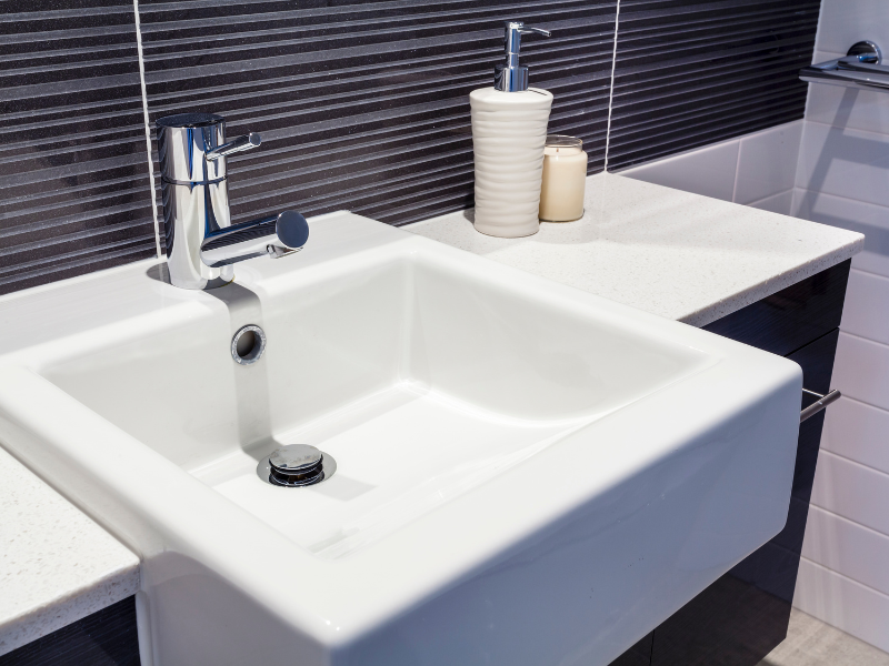 Should You Shave with Cold or Warm Water? The Right Way to Prevent Skin Irritation