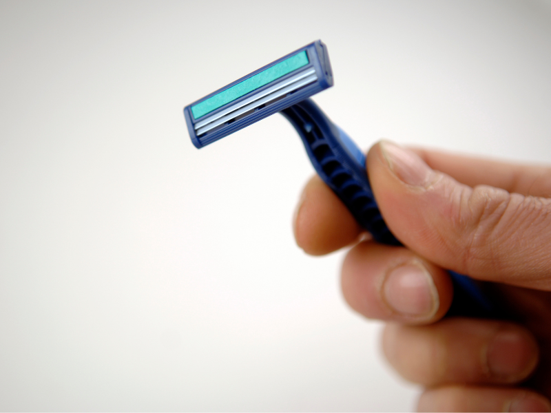 What Happens If You Don’t Replace Your Razor Blades? How Does It Affect Your Skin?