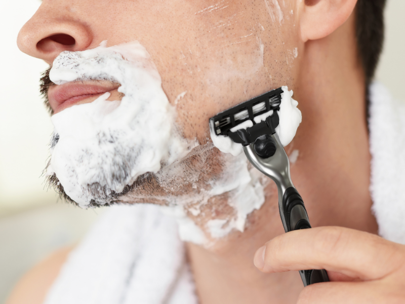 What Happens If You Press the Razor Blade While Shaving? Does It Cause Irritation, Cuts, and Acne?