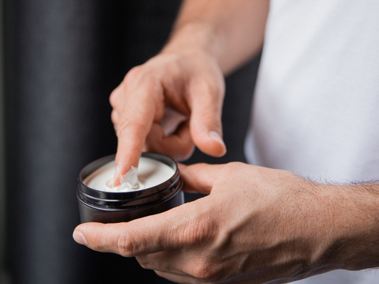 How to Choose a Non-Greasy Aftershave Moisturizer for Men
