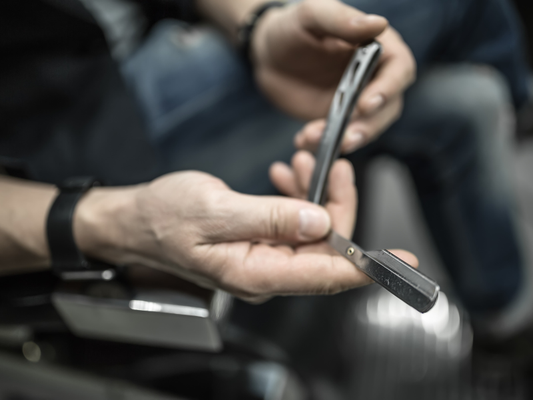 Why Does a Good Razor Handle Matter? Weight, Grip, and Material Differences Explained